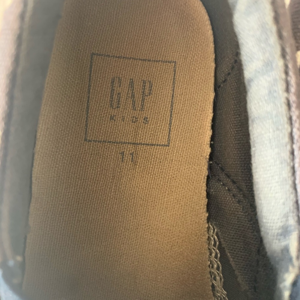 Gap slip ons